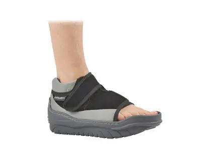 Chaussure orthop&eacute;dique adapt&eacute;e disponible chez Ciotat M&eacute;dical